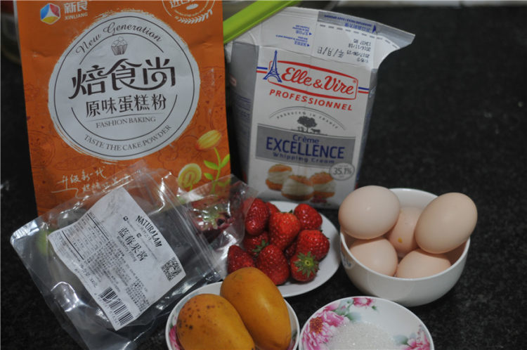 水果蛋糕卷步骤1
