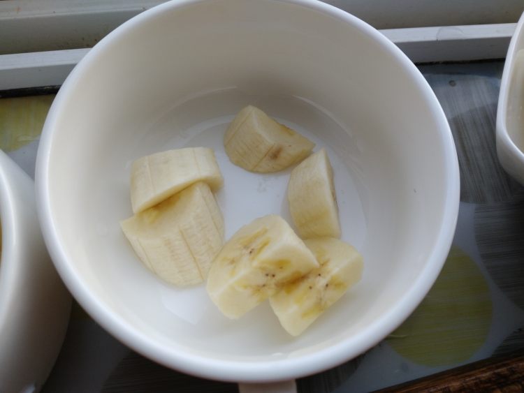百香酸奶水果捞步骤1