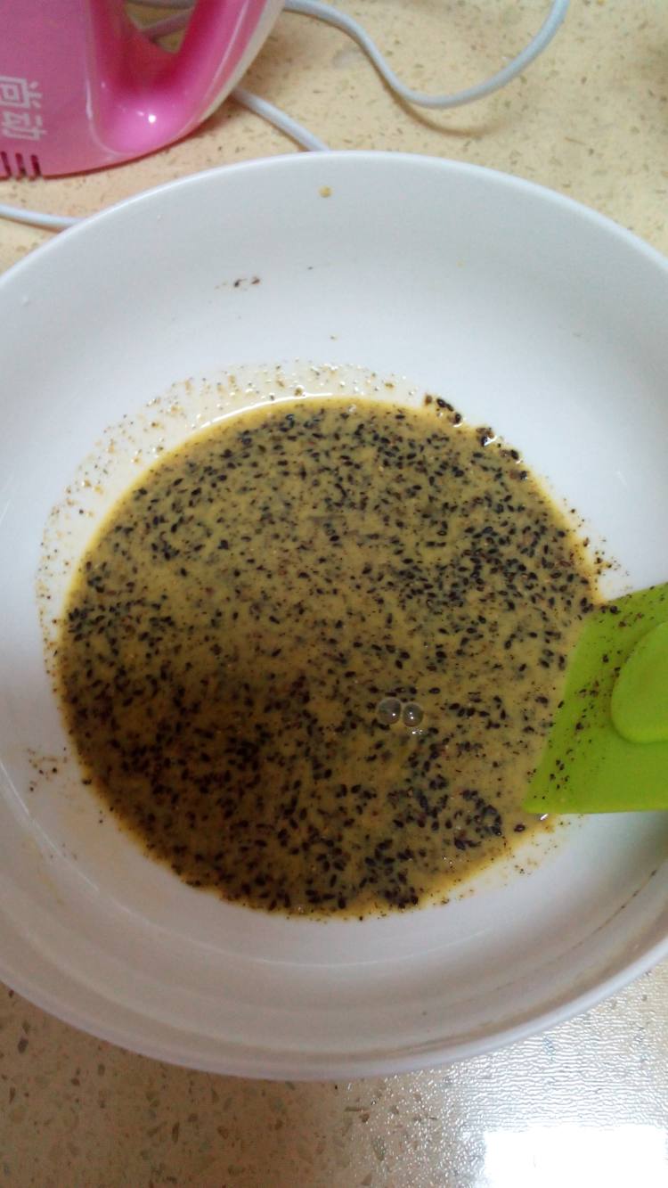 黑芝麻戚风卷步骤5