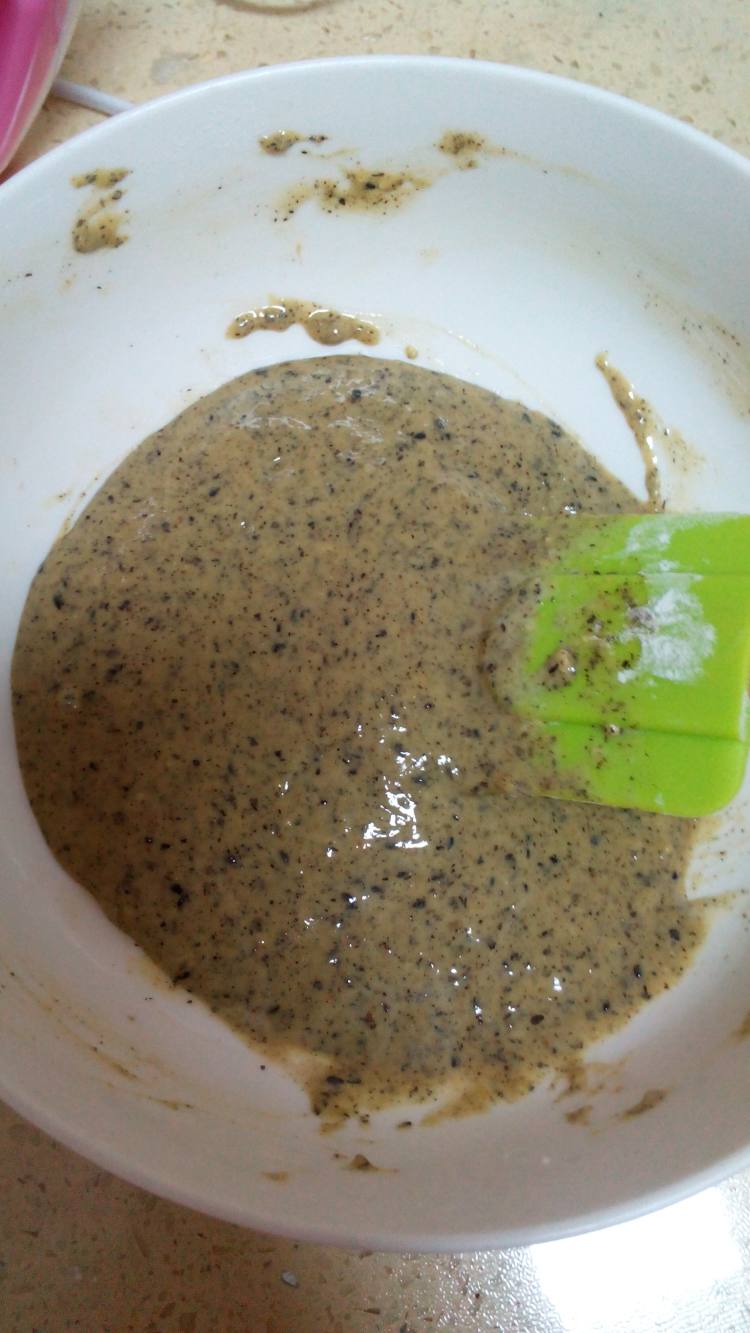 黑芝麻戚风卷步骤7