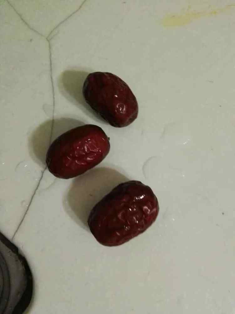 阿胶银耳红枣汤步骤1