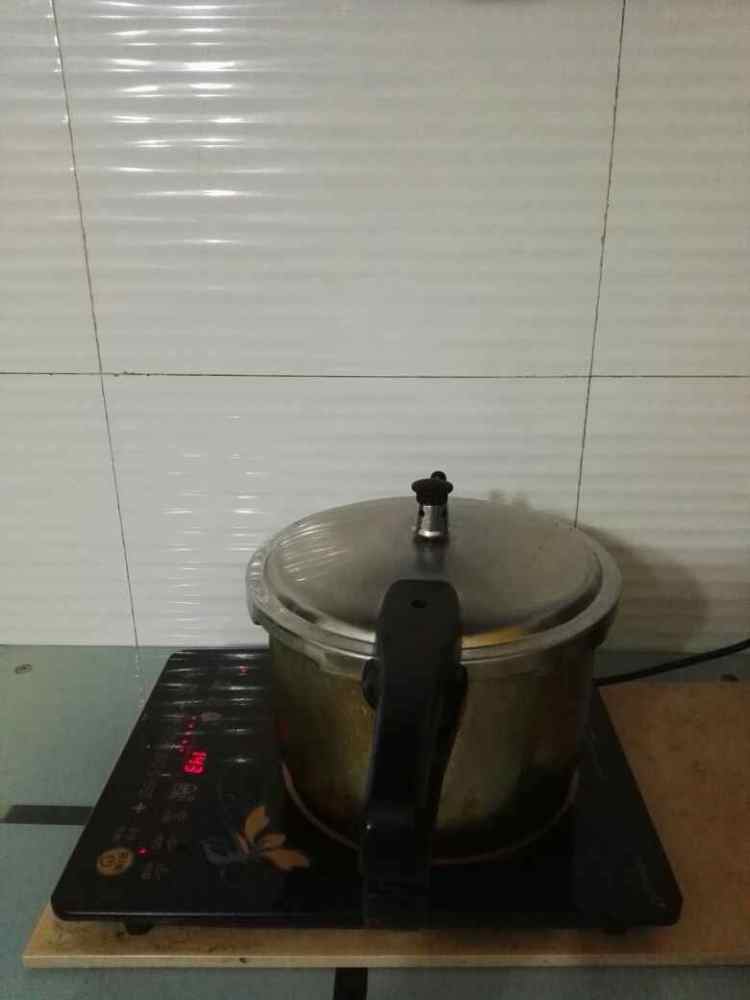 阿胶银耳红枣汤步骤5