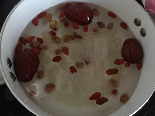 桃胶荸荠甜汤步骤4