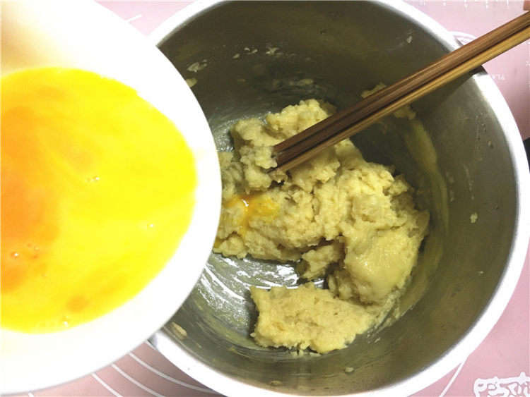 蔓越莓闪电泡芙步骤4