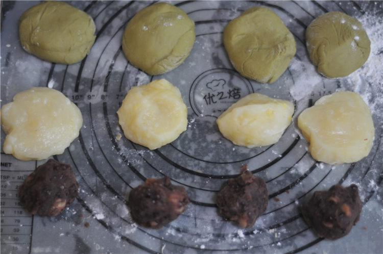 抹茶红豆麻薯夹心软欧步骤5