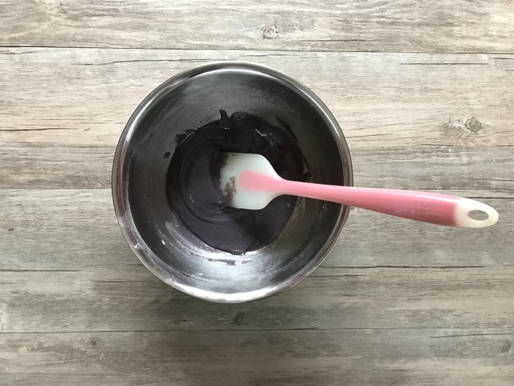 黑米戚风蛋糕卷步骤3