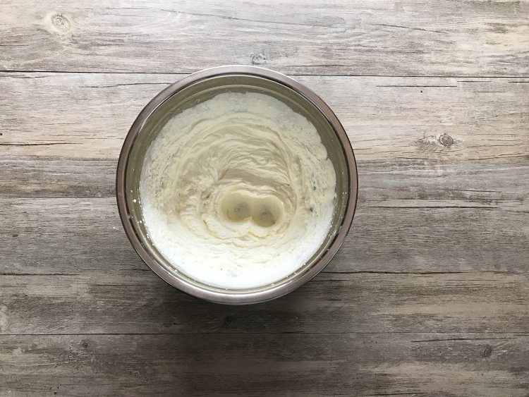 黑米戚风蛋糕卷步骤12