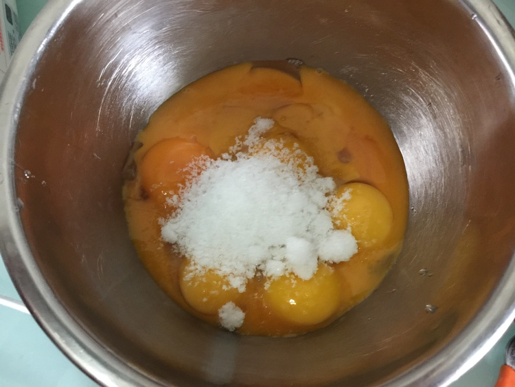 抹茶红豆白巧慕斯步骤1