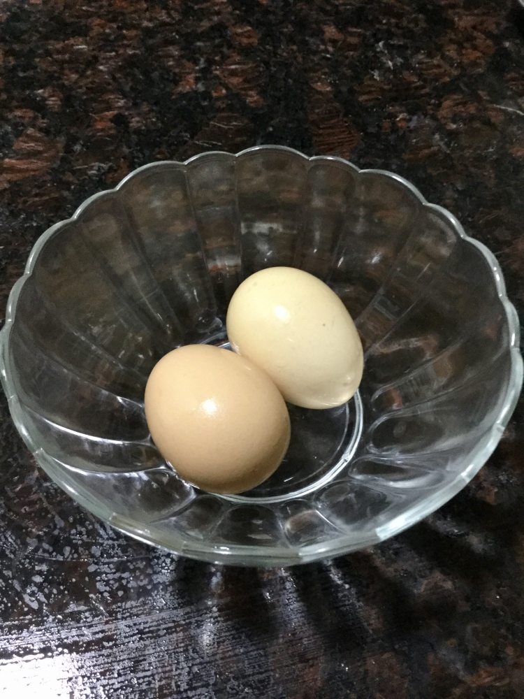 银耳鸡蛋糖水步骤1