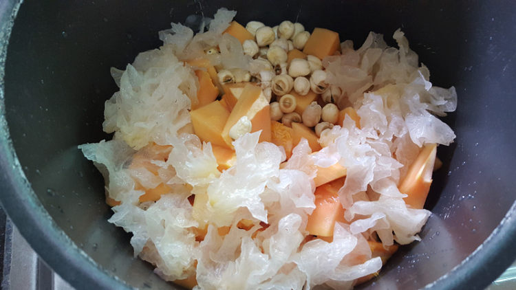 莲子雪耳炖木瓜步骤4