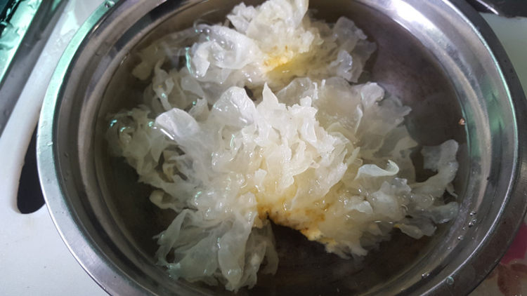 莲子雪耳炖木瓜步骤3