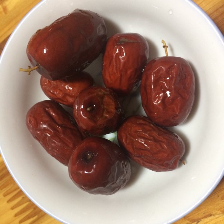 银耳莲子竹荪汤步骤3
