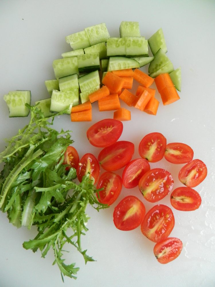 火龙果蔬果沙拉步骤3