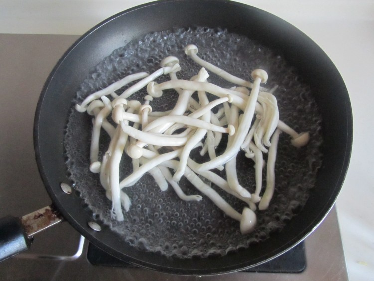 秋葵蘑菇火腿沙拉步骤2