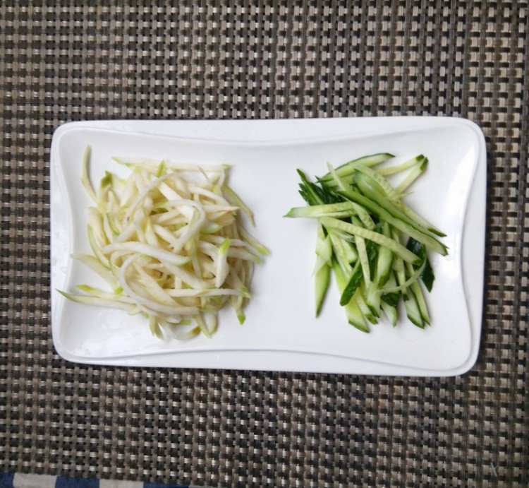 凉拌茭白黄瓜丝步骤5