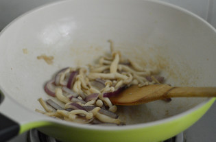 菠菜培根沙拉步骤7