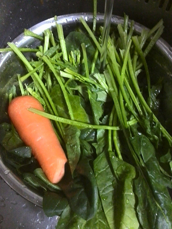 菠菜拌鸡蛋步骤1