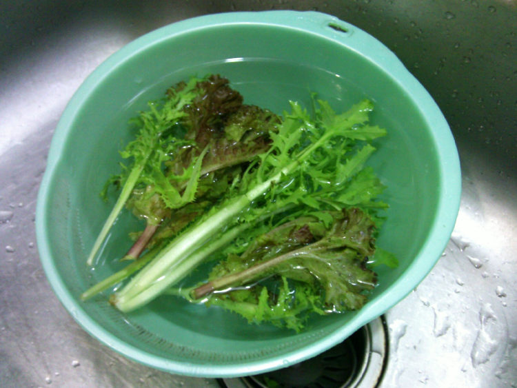 荔枝虾仁沙拉步骤2