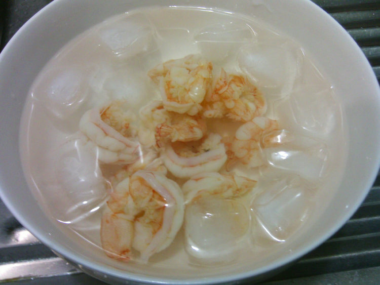 荔枝虾仁沙拉步骤10