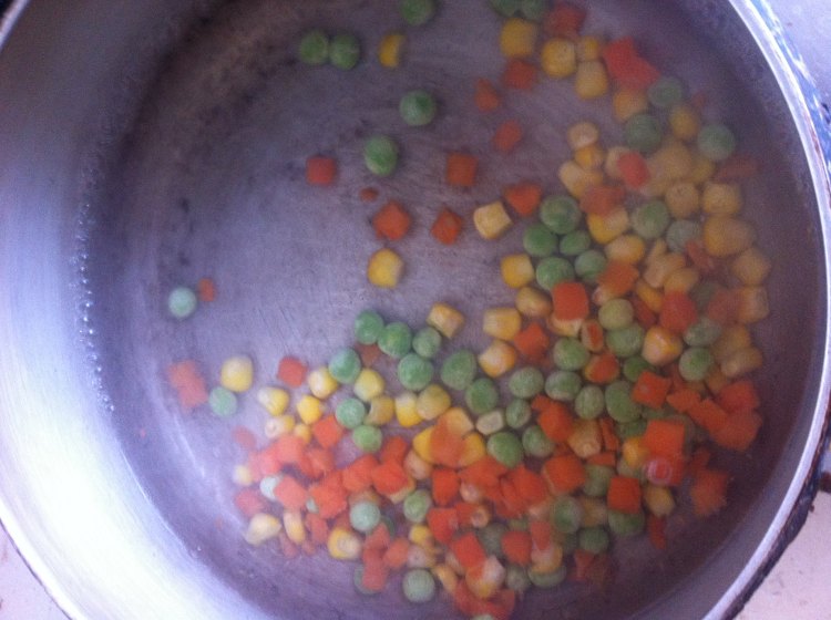 牛油果虾蔬色拉步骤5