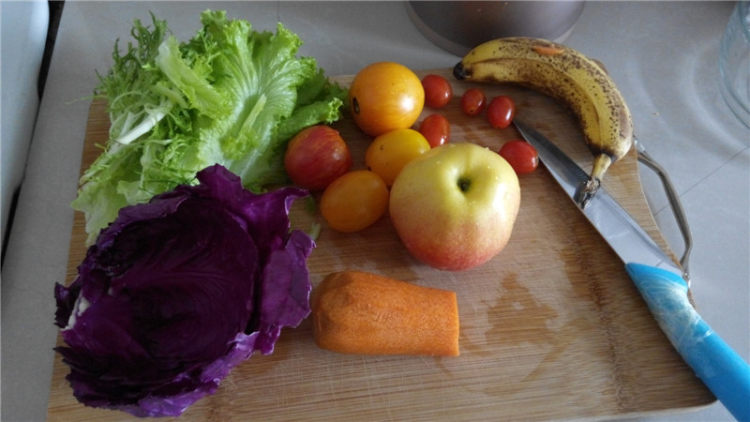 五彩果蔬沙拉步骤1