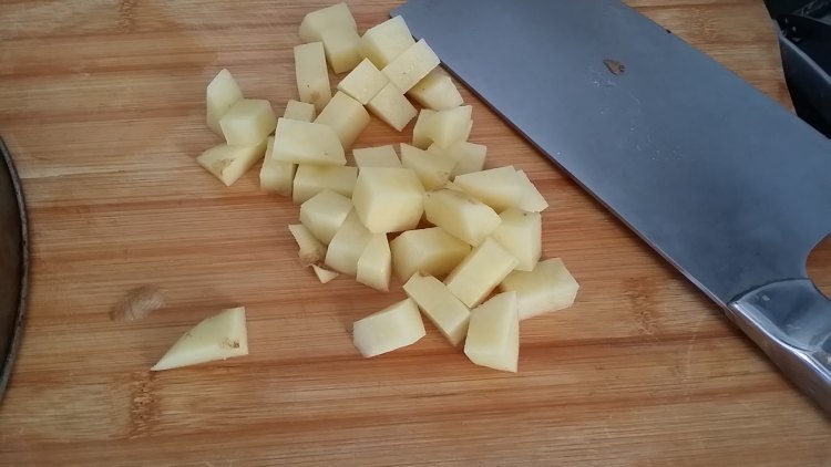 土豆火腿鸡蛋沙拉步骤1