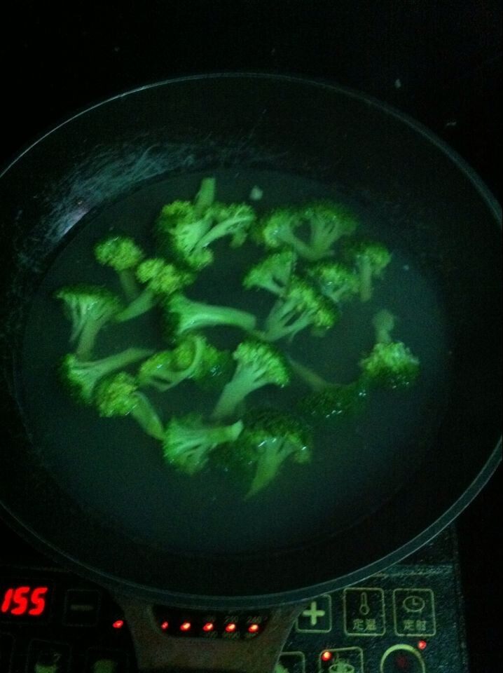 西兰花玉米核桃沙拉步骤4