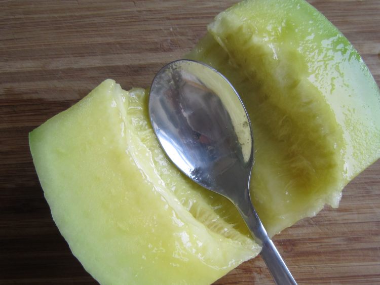 蜜瓜火腿条步骤3