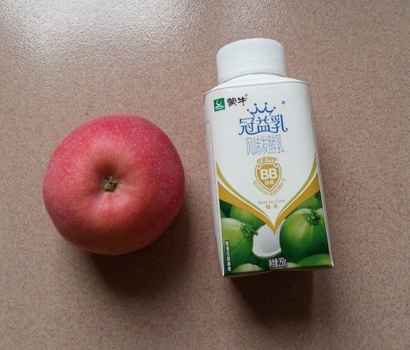 苹果椰子酸奶步骤1