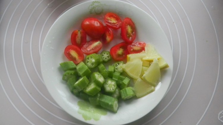 鲟鱼熏肉色拉步骤3