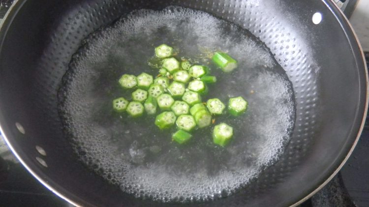 鲟鱼熏肉色拉步骤5