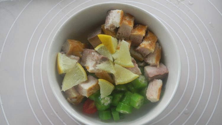 鲟鱼熏肉色拉步骤8