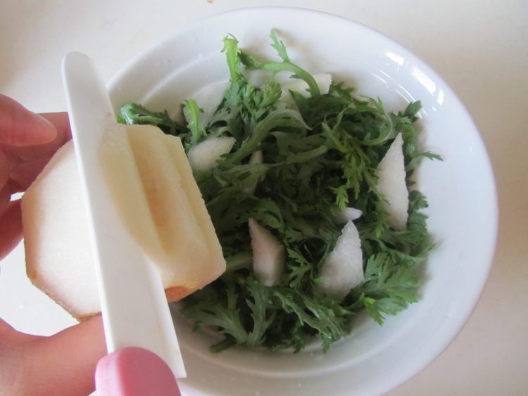 火腿茼蒿水果酸奶沙拉步骤3