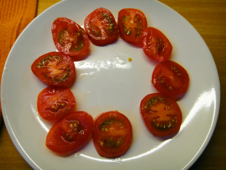 西红柿配奶酪步骤3