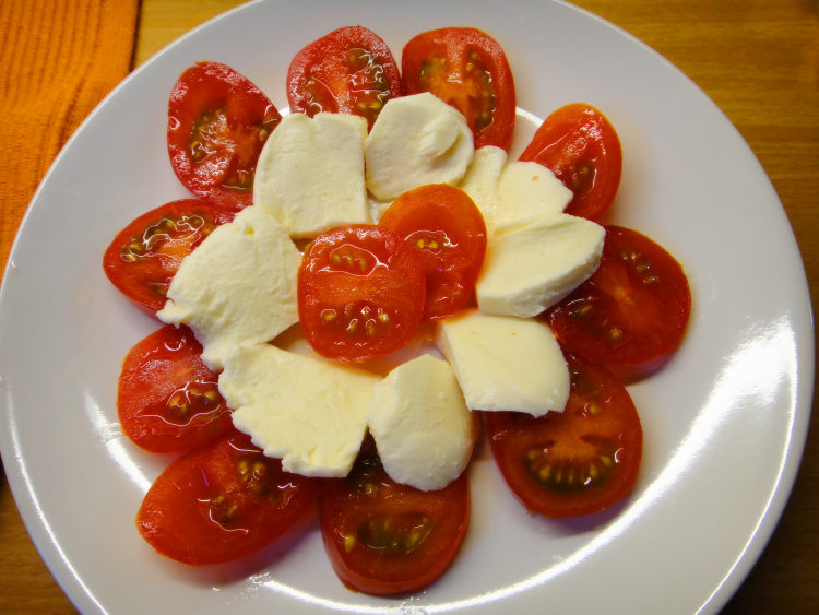 西红柿配奶酪步骤4