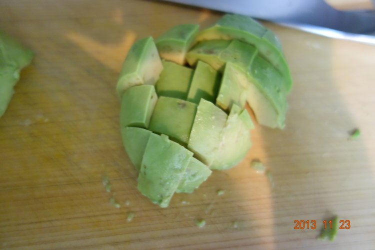 番茄牛油果沙拉步骤7