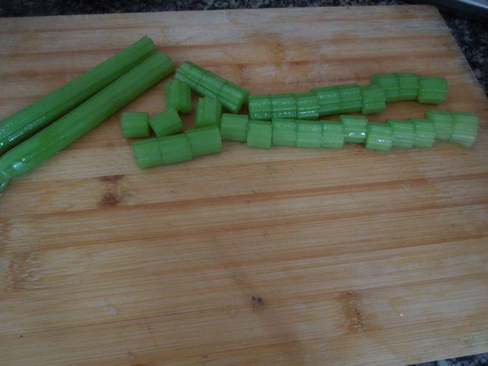 马蹄虾仁沙拉步骤3