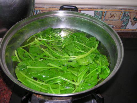 银耳番茄沙拉步骤1
