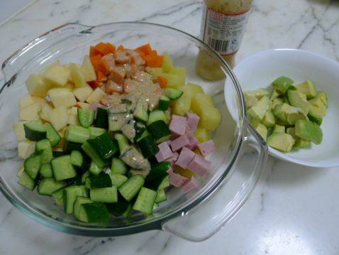 蔬菜杂果沙拉步骤3