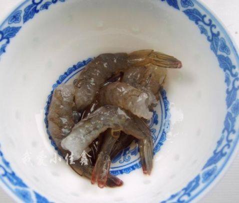 鲜虾沙拉步骤2