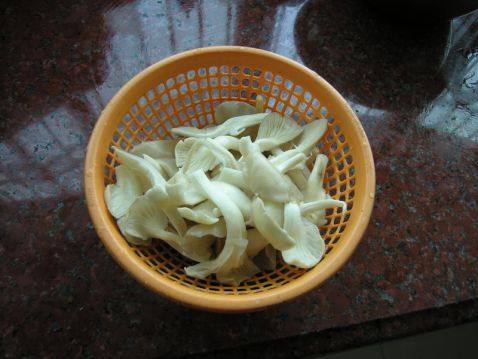 蘑菇豆苗沙拉步骤2