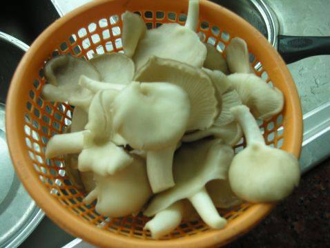 蘑菇西芹沙拉步骤2