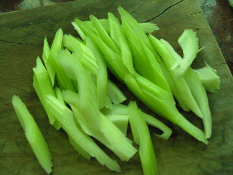 蘑菇西芹沙拉步骤1
