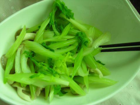 蘑菇西芹沙拉步骤6