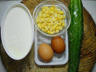 冷盘之黄瓜玉米蛋沙拉步骤1