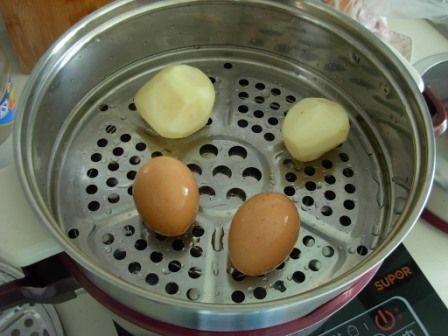 土豆鸡蛋沙拉步骤1