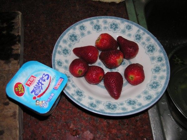 草莓甜玉米沙拉步骤4