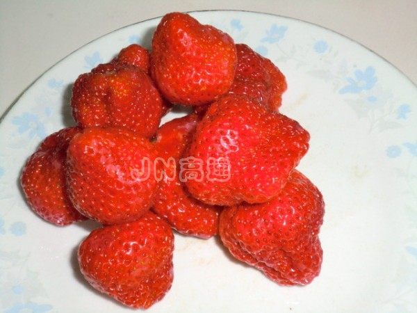 爱心沙拉草莓步骤2
