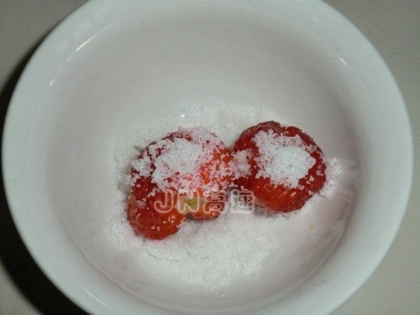 爱心沙拉草莓步骤3