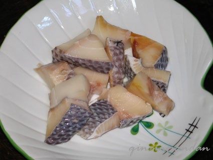 银鳕鱼西兰花沙拉步骤1